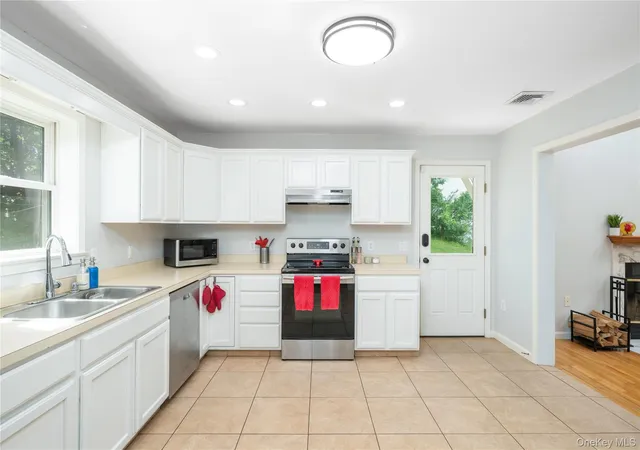 Photo 3 of Single family home for sale at 22 Elm Rd, Lake Peekskill, NY 10537 | MLS# 1011525 | Listing updated on 2026-07-10