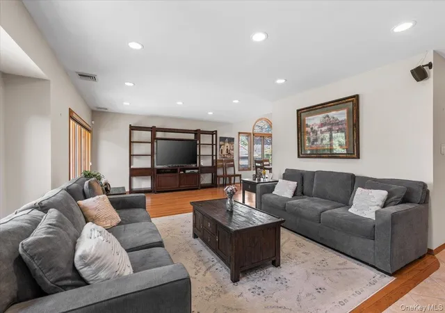 4th image of 37 Sylvia Rd, Oyster Bay, NY 11803 | MLS# 1011546