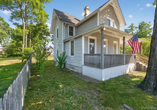 3rd image of 49 Cedar St, Babylon, NY 11702 | MLS# 1011561