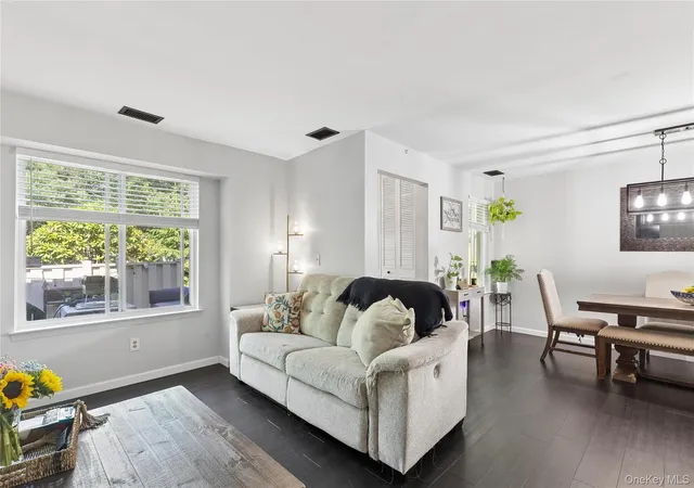 4th image of 1004 Skyline Dr, Coram, NY 11727 | MLS# 1011586