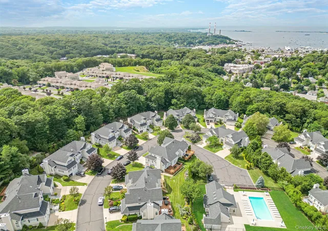 2nd image of 21 Vantage Ct, Port Jefferson, NY 11777