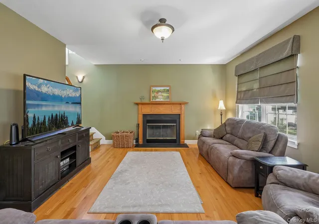 3rd image of 110 Winding Brook Ct, Cornwall, NY 12553 | MLS# 1011610