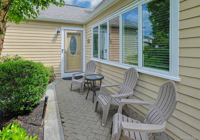 Photo 3 of Sale Pending at 20 Knox Rd, Eastchester, NY 10709 | MLS# 1011613 | Listing updated on 2026-07-07