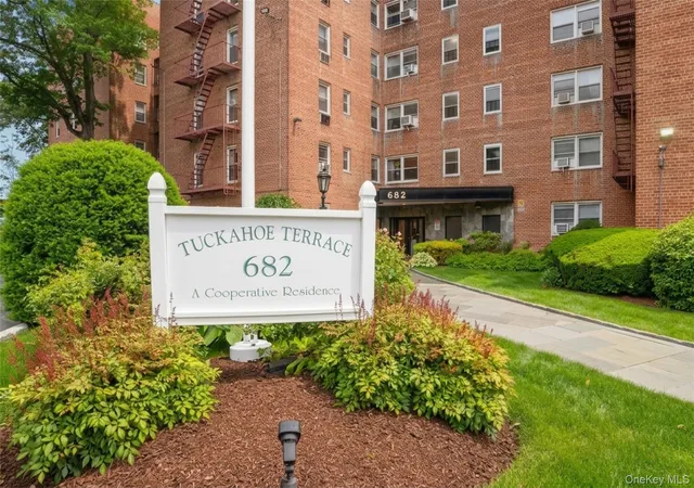 Homes for sale in Yonkers, NY | 682 Tuckahoe Rd #1A, Yonkers, NY 10710 | MLS# 1011647