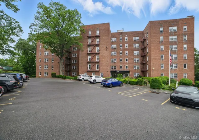 Homes for sale in Yonkers, NY | 682 Tuckahoe Road, Yonkers, NY 10710 | Houzeo