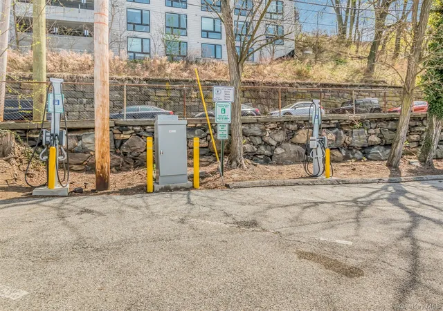 2nd image of 1155 Warburton Ave, Yonkers, NY 10701