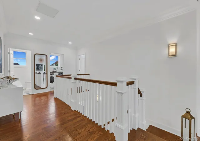 3rd image of 51 Island Pt, New York, NY 10464