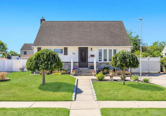 2nd image of 122 Lambert Ave, Farmingdale, NY 11735 | MLS# 1011685