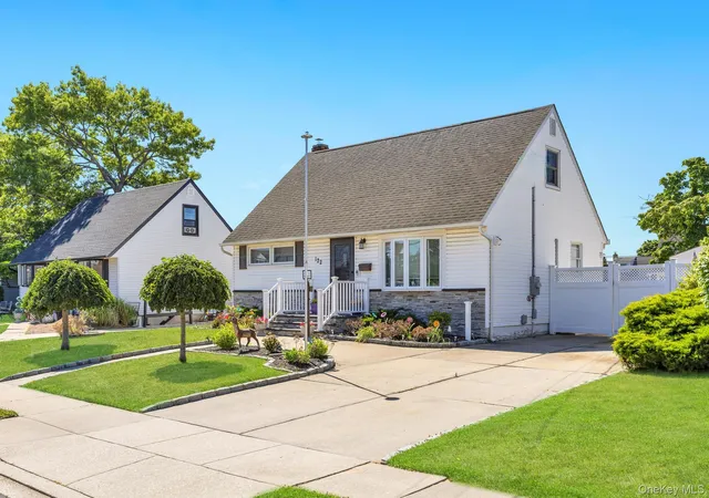 3rd image of 122 Lambert Ave, Farmingdale, NY 11735 | MLS# 1011685
