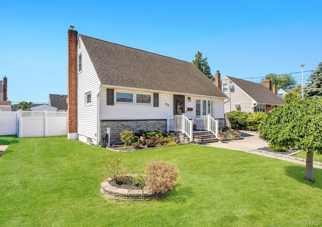 4th image of 122 Lambert Ave, Farmingdale, NY 11735 | MLS# 1011685