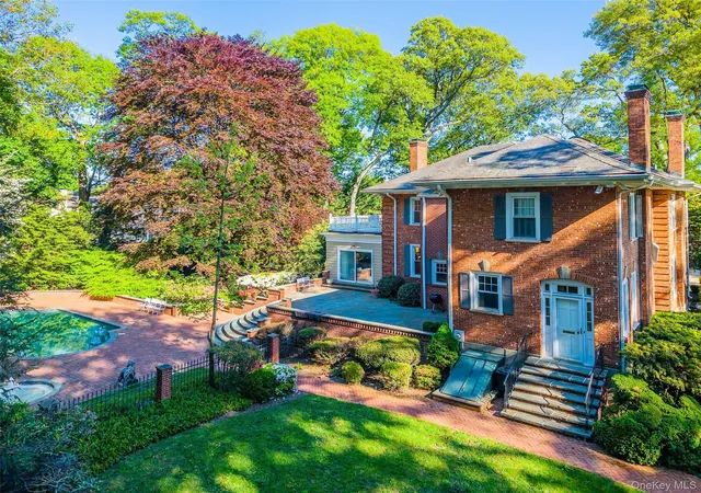 Photo 3 of Sale Pending at 23 Townsend Rd, Glen Cove, NY 11542 | MLS# 1011698 | Listing updated on 2026-09-02