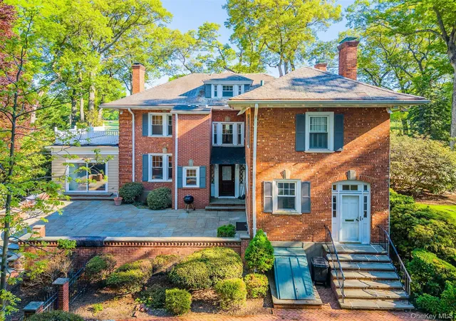 Photo 3 of Sale Pending at 23 Townsend Rd, Glen Cove, NY 11542 | MLS# 1011698 | Listing updated on 2026-09-02
