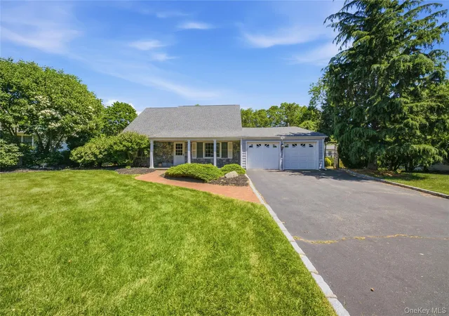 2nd image of 139 Sycamore Cir, Brookhaven, NY 11790 | MLS# 1011708