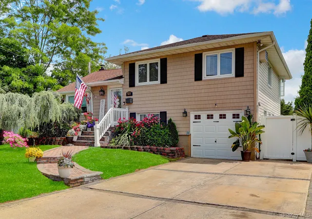 1st image of 121 W 15th St, Deer Park, NY 11729 | MLS# 1011714