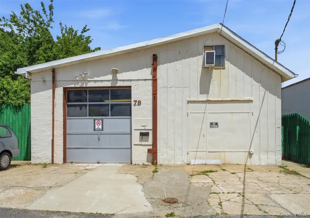 3rd image of 78 Auburn St, Babylon, NY 11757 | MLS# 1011715