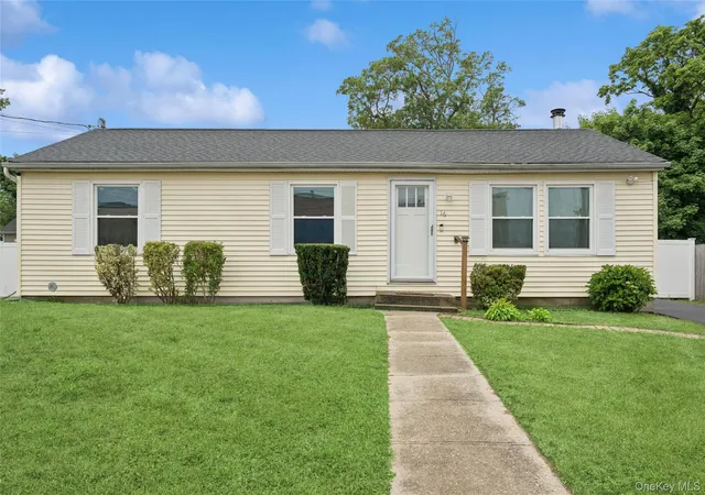 Homes for sale in Babylon, NY | 16 Arlington Ave, Babylon, NY 11798 | MLS# 1011732