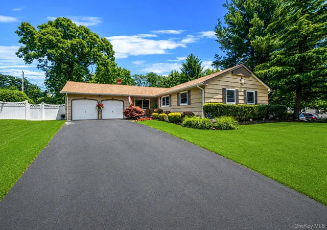 Photo 1 of Sale Pending at 7 Carrie Ct, Smithtown, NY 11787 | MLS# 1011789 | Listing updated on 2026-08-09