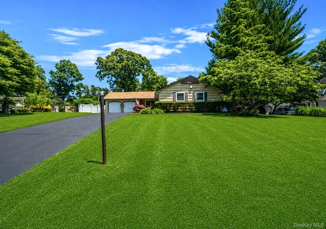 Photo 2 of Sale Pending at 7 Carrie Ct, Smithtown, NY 11787 | MLS# 1011789 | Listing updated on 2026-08-09