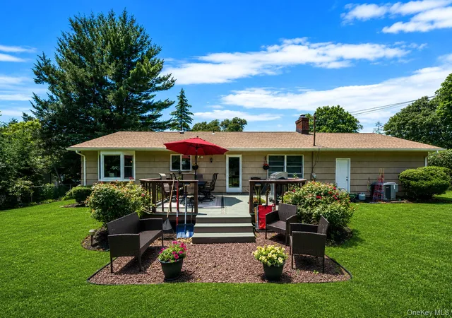 Photo 4 of Sale Pending at 7 Carrie Ct, Smithtown, NY 11787 | MLS# 1011789 | Listing updated on 2026-08-09