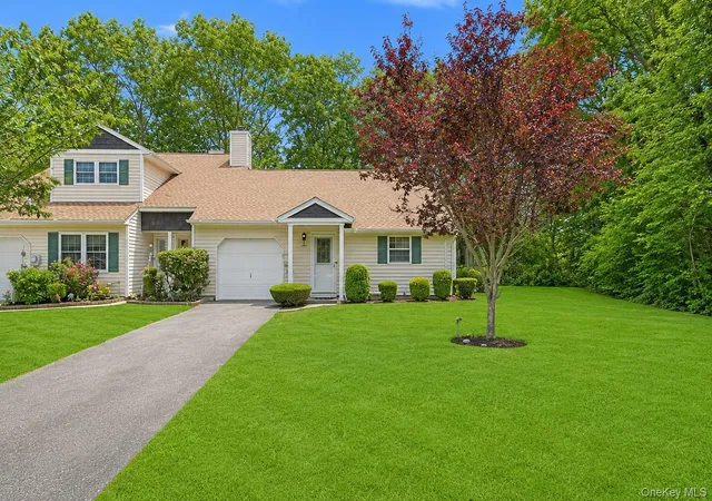 2nd image of 532 Race Pl, Oakdale, NY 11769 | MLS# 1011793