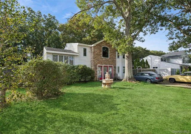 Photo 1 of Single family home for sale at 10 Elk Ln, South Setauket, NY 11720 | MLS# 1011802 | Listing updated on 2026-10-09