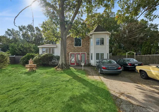 Photo 2 of Single family home for sale at 10 Elk Ln, South Setauket, NY 11720 | MLS# 1011802 | Listing updated on 2026-10-09