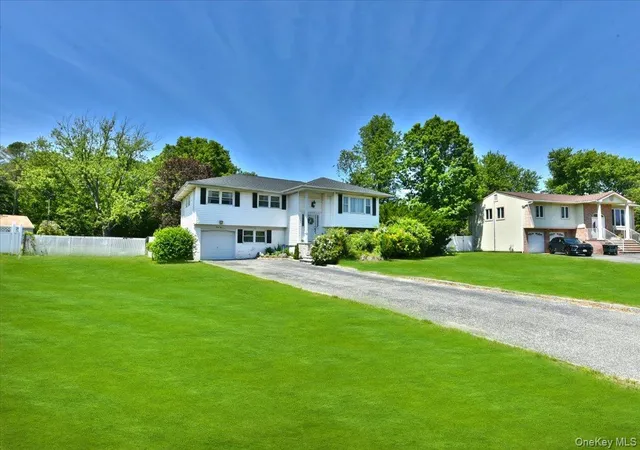 2nd image of 44 Peppermint Rd, Smithtown, NY 11725 | MLS# 1011827