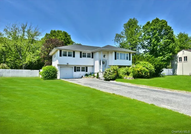 3rd image of 44 Peppermint Rd, Smithtown, NY 11725 | MLS# 1011827