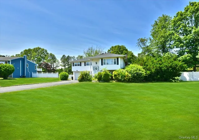 4th image of 44 Peppermint Rd, Smithtown, NY 11725 | MLS# 1011827