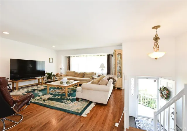 5th image of 44 Peppermint Rd, Smithtown, NY 11725 | MLS# 1011827