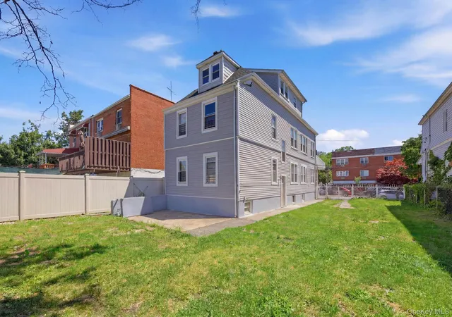 Listing Photo 4 - Condo for sale in building located at 1127 Calhoun Ave, New York, NY 10465