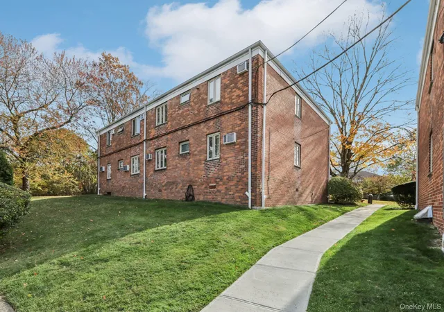 Homes for sale in White Plains, NY | 40 Lawrence Drive, White Plains, NY 10603 | Houzeo