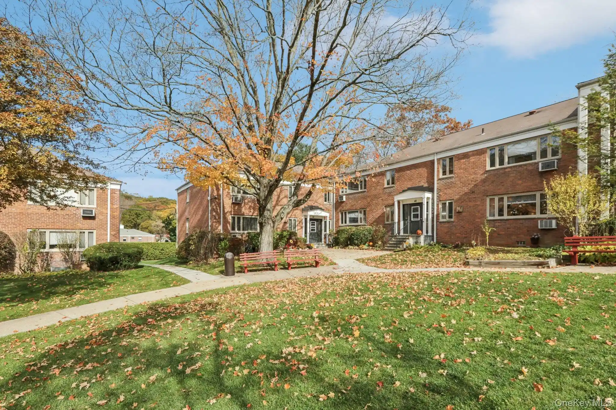 Listing Photo 2 - Condo for sale in 40 Lawrence Dr located at 40 Lawrence Dr, White Plains, NY 10603 - Unit 40 Lawrence Dr