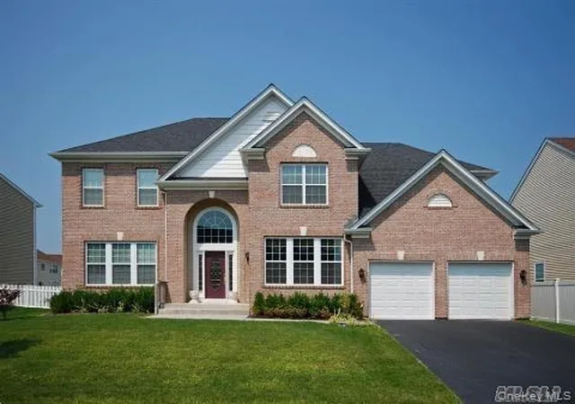 Photo 1 of Single family home for sale at 26 Woodstork Dr, Brookhaven, NY 11766 | MLS# 1011860 | Listing updated on 2026-09-16