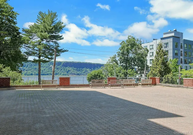 2nd image of 1 Hawley Ter, Yonkers, NY 10701