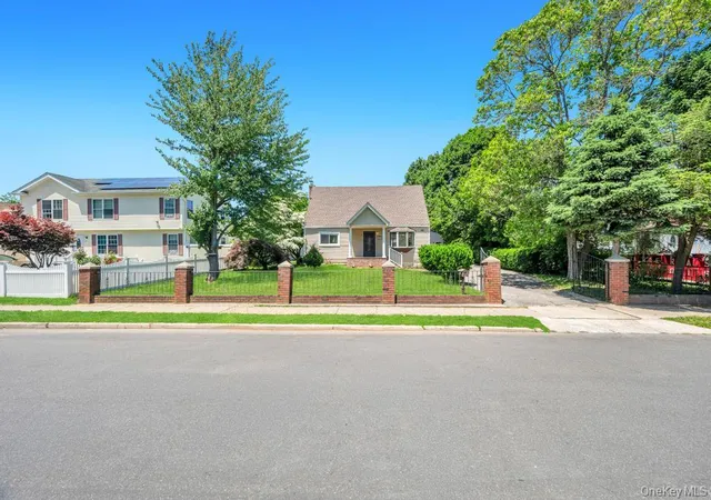 36th image of 27 Yarnell St, Islip, NY 11717 | MLS# 1011864