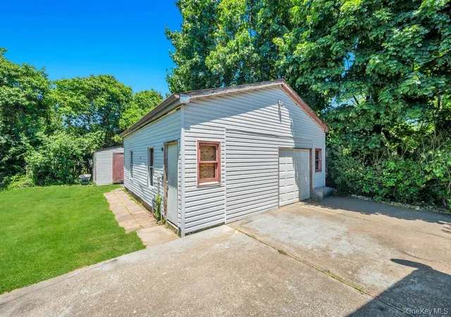 4th image of 27 Yarnell St, Islip, NY 11717 | MLS# 1011864
