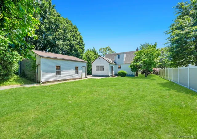 5th image of 27 Yarnell St, Islip, NY 11717 | MLS# 1011864
