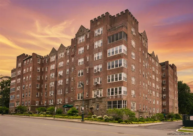Photo 1 of Sale Pending at 21 N Chatsworth Ave #3C, Larchmont, NY 10538 | MLS# 1011868 | Listing updated on 2026-08-11