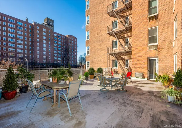 2nd image of 629 Kappock St, New York, NY 10463