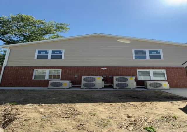 Photo 3 of Sale Pending at 4077 Seton Ave, Bronx, NY 10466 | MLS# 1011886 | Listing updated on 2026-08-12