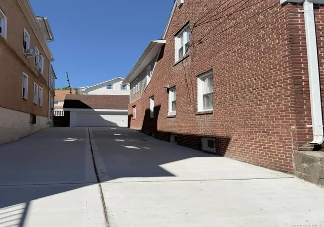 Listing Photo 4 - Condo for sale in building located at 4077 Seton Ave, Bronx, NY 10466