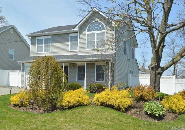 Photo 2 of Single family home for sale at 106 Roosevelt Ave, Oyster Bay, NY 11758 | MLS# 1011896 | Listing updated on 2026-06-12