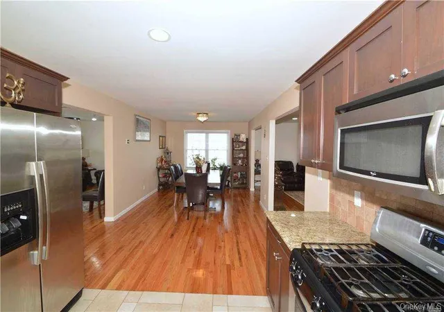 Photo 4 of Single family home for sale at 106 Roosevelt Ave, Oyster Bay, NY 11758 | MLS# 1011896 | Listing updated on 2026-06-12