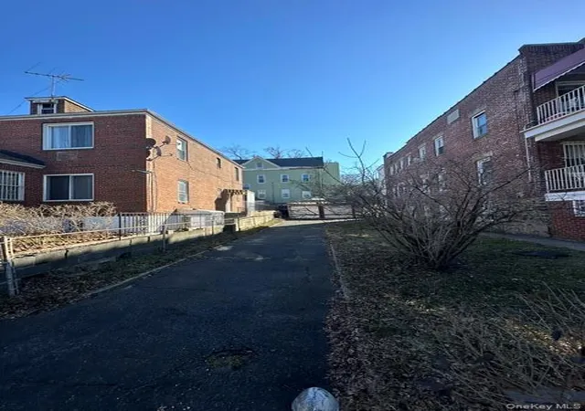 Photo 2 of Sale Pending at 2132 Edenwald Ave, New York, NY 10466 | MLS# 1011907 | Listing updated on 2026-07-28