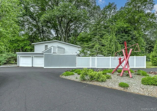 Homes for sale in Clarkstown, NY | 5 S Little Tor Rd, Clarkstown, NY 10956 | MLS# 1011913
