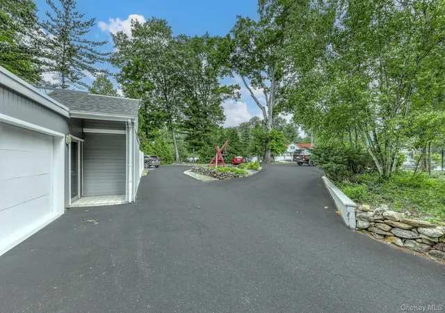 Homes for sale in Clarkstown, NY | 5 S Little Tor Rd, Clarkstown, NY 10956 | MLS# 1011913