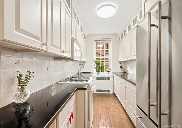 Photo 1 of Condo for sale at 949 Palmer Rd #1R, Yonkers, NY 10708 | MLS# 1011934 | Listing updated on 2026-09-24