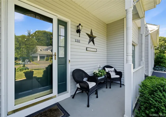 2nd image of 132 Willow Wood Dr, Oakdale, NY 11769 | MLS# 1011977