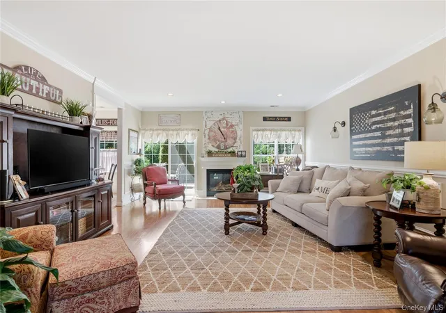 3rd image of 132 Willow Wood Dr, Oakdale, NY 11769 | MLS# 1011977
